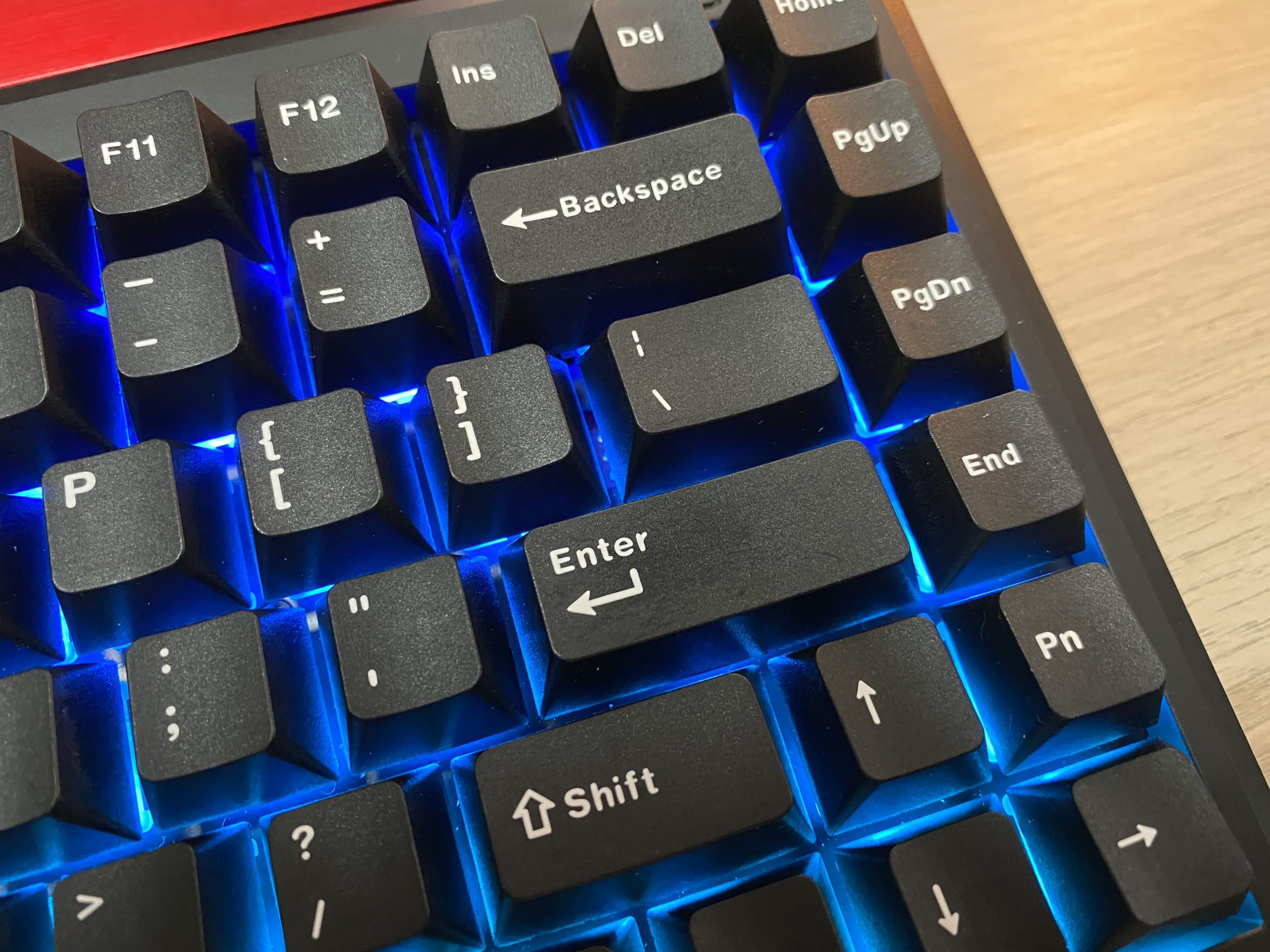 左右に分割できるキーボード Mistel BAROCCO MD770 RGB 静音赤軸