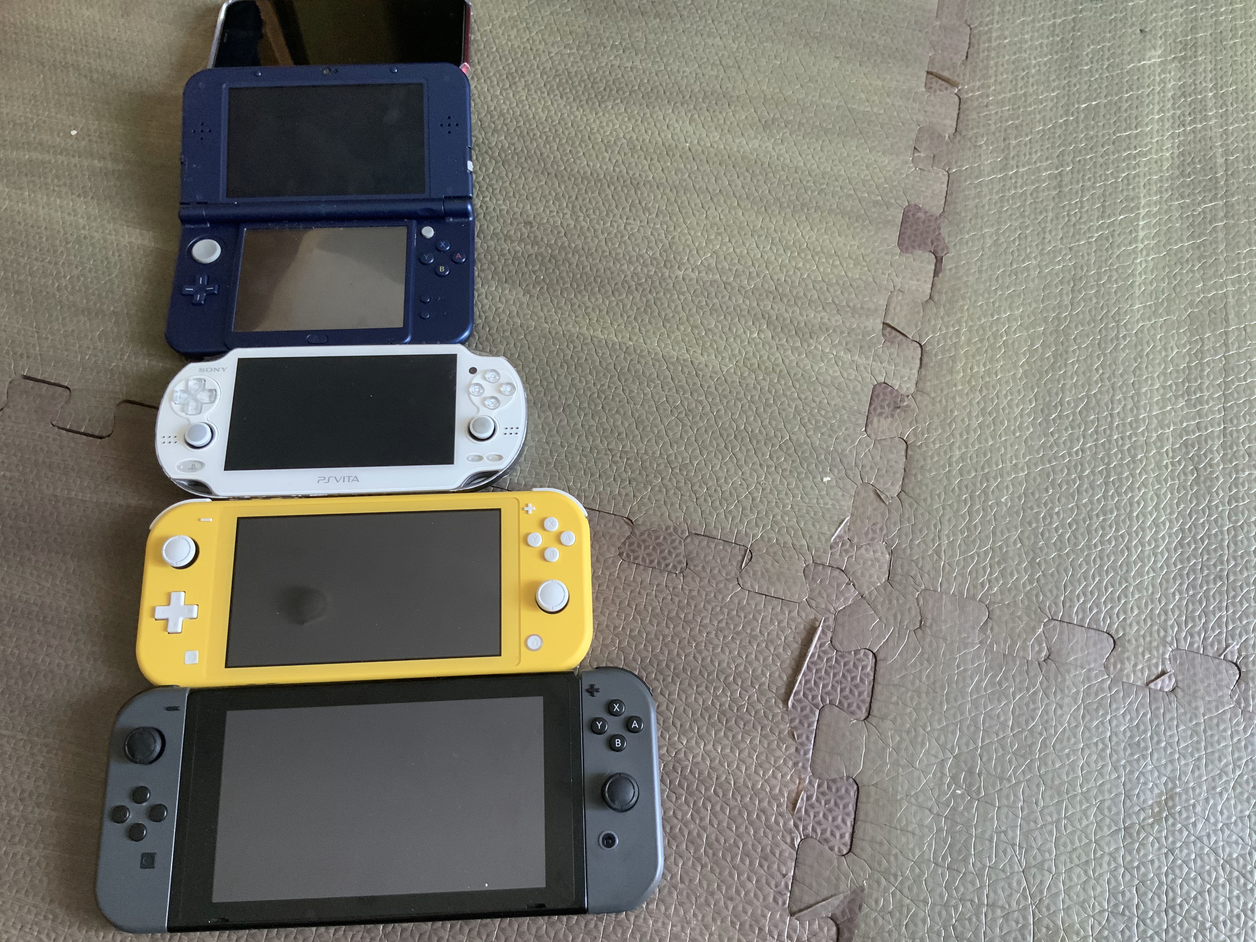 Nintendo Switch Liteは小さくて軽い Switchとの比較 おすすめポイント Ex It